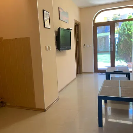 아파트 Dari Garden градина 체르노모레츠